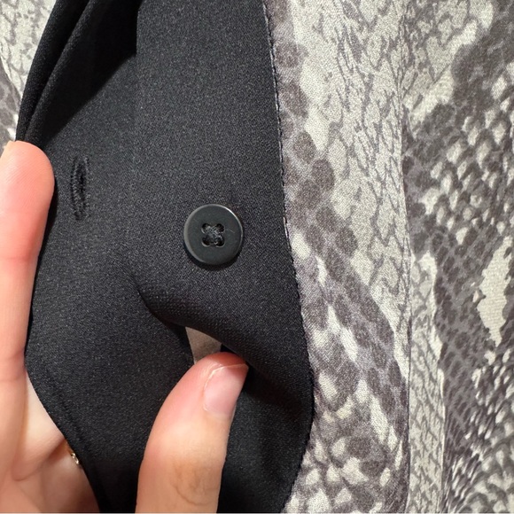 Diane von Furstenberg Lane Silk Chiffon Snake Print Blouse‎ – Size 2 - Picture 4 of 14